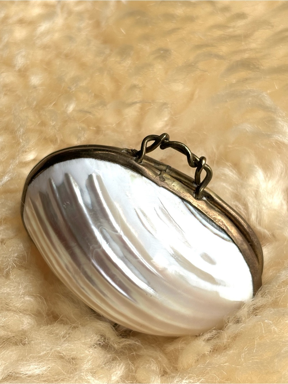 Tiny Vintage Shell Box - Picture 5 of 6